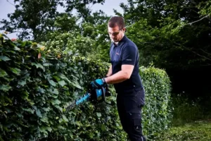 Makita DUH601Z Tagliasiepi A Batteria 18V Lunghezza Lama 600mm - Solo Corpo Macchina  Batteria E Caricabatteria Esclusi - immagine 2